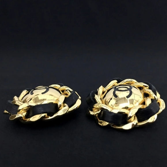 CHANEL CC LOGO TWIST GOLD TONE EARRINGS/UT2186 - Picture 3 of 10